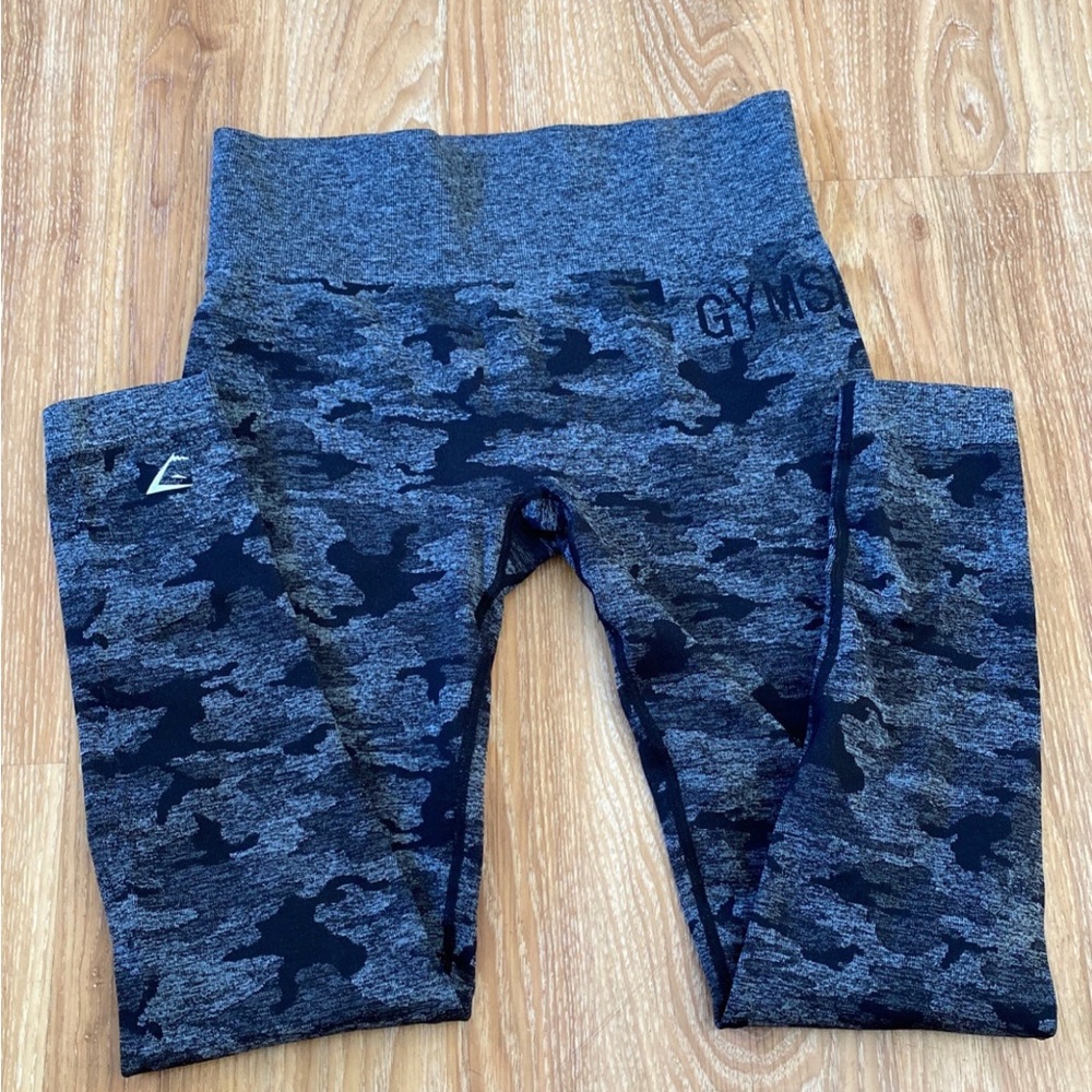 Gym shark leggings